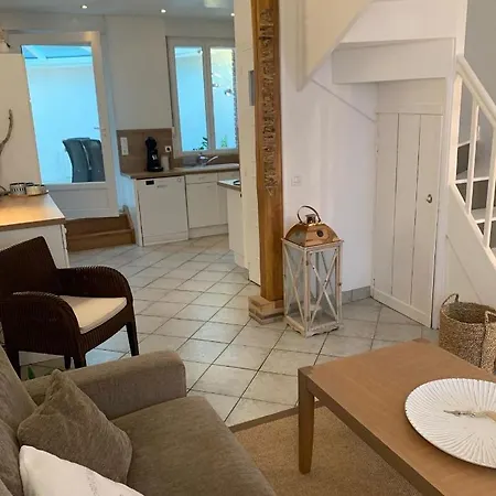 Le Hublot Charmante Maison Au Calme Vue Sur Le Port Hébergement de vacances *